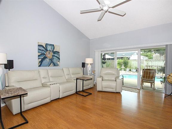 4th image of 1330 Queen Elaine Dr
