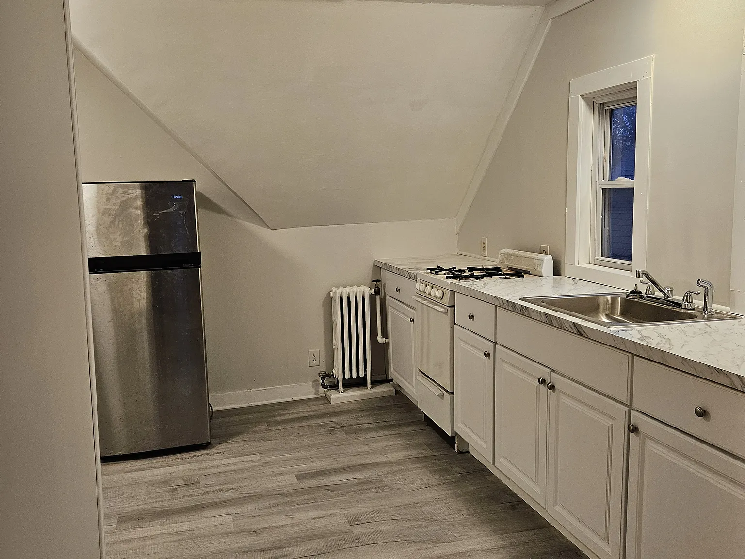 Studio, 400 sqft, $890 — Photo 2