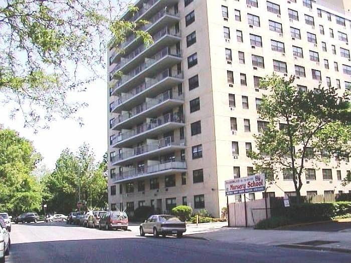 Parc Plaza facing Windmul