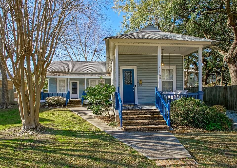 1st image of 2725 College St