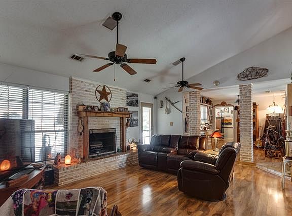 4th image of 3817 Buckhorn Pl