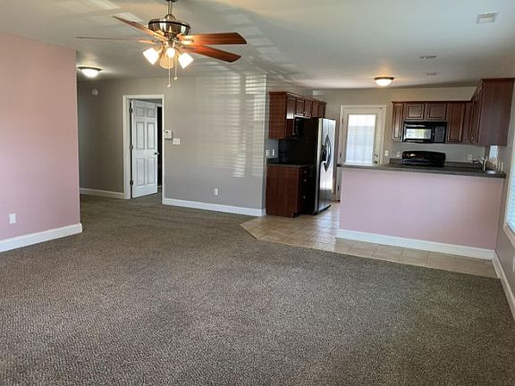 4th image of 321 Oxford Cir