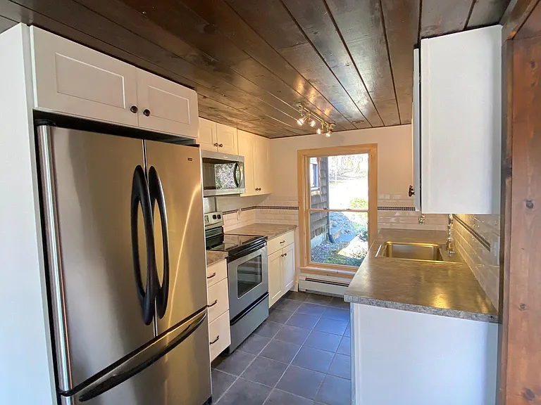 Fully equipped eat in kitchen