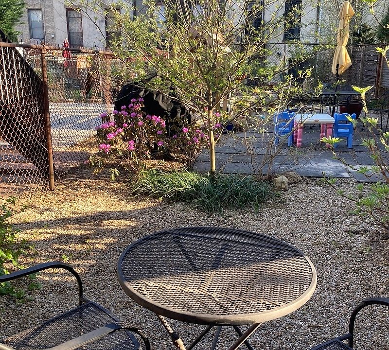 1st image of 584A Halsey St #1
