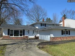 5876 Gareau Dr, North Olmsted, OH