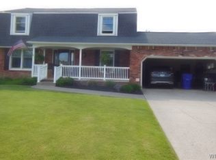 38 Old Farm Cir, West Seneca, NY 14218
