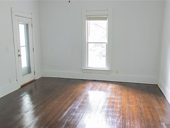 3rd image of 417 S Madison St