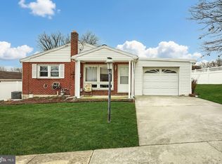 8 Cedarlyn Dr, York, PA 17408