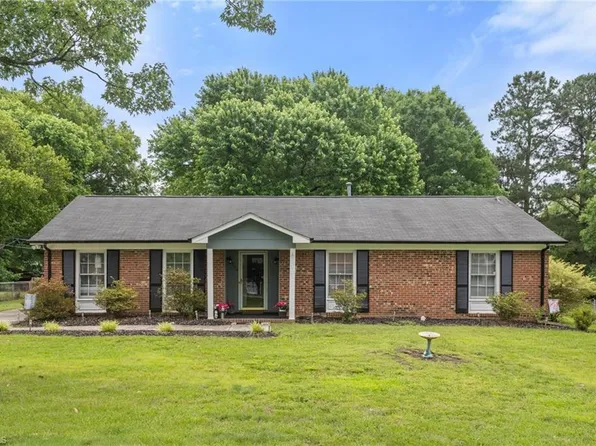 1906 Middlewood Ct, High Point, NC 27265