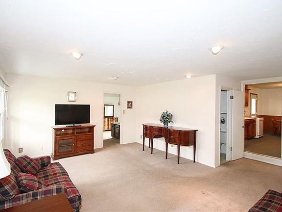 3rd image of 316 Webb Dr