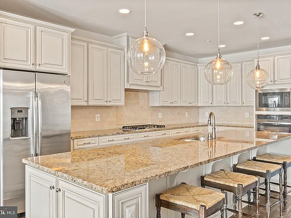 3rd image of 42631 Harlow Meadows Ter