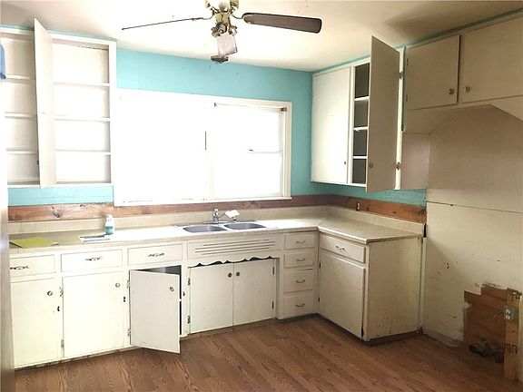 4th image of 2517 Powell Dr