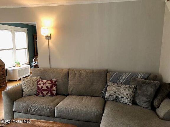 5th image of 33 Webster Avenue