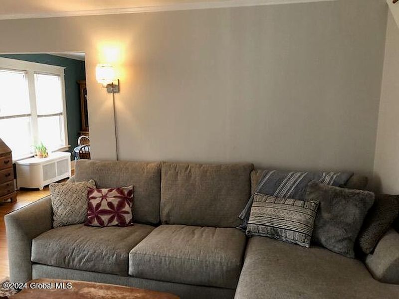 5th image of 33 Webster Avenue
