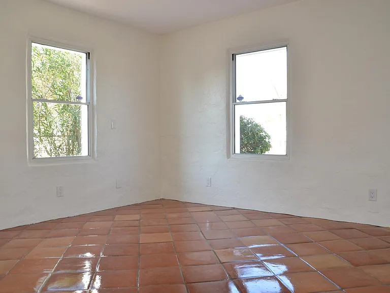 1025 E Indianola Ave — Photo 15