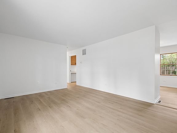 5th image of 300 Mac Gregor Rd