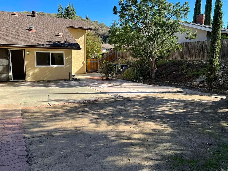 1282 Whitsett Dr — Photo 25