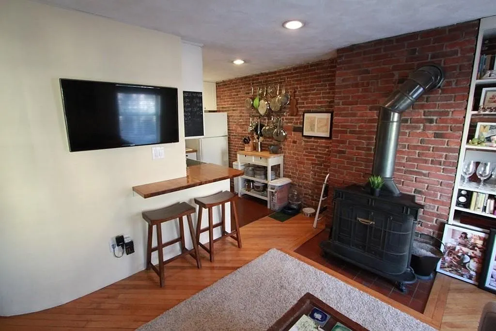 2 bed, $3,200 — Photo 2