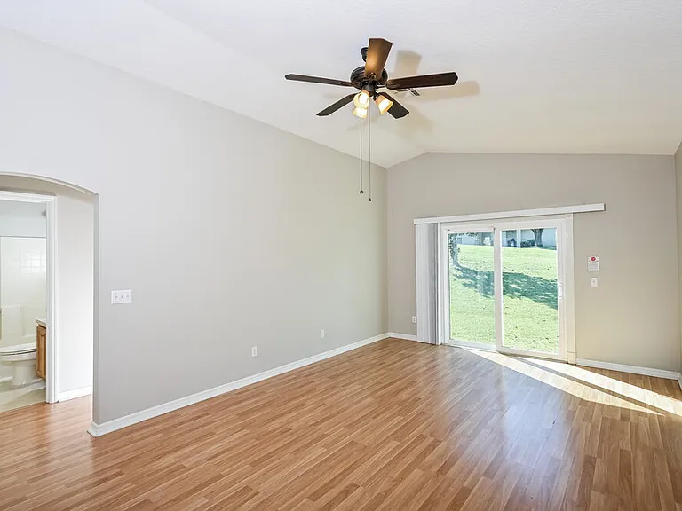 1323 Hillview Dr — Photo 3