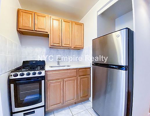 4th image of 301 E 38th St APT 6C