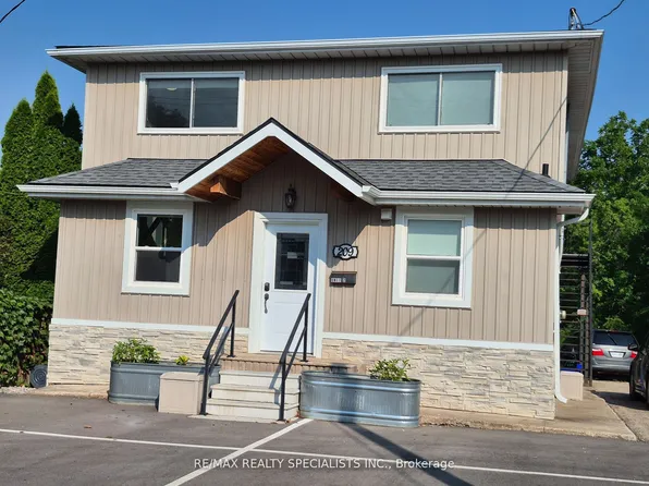 209 Pelham Rd #3, Saint Catharines, ON L2S 1W2