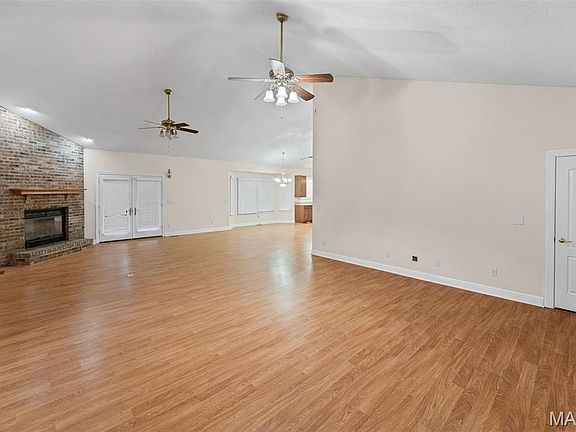 5th image of 728 Shawnee Rd