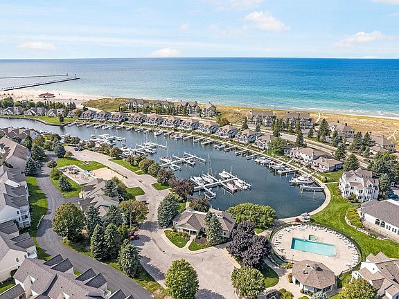 3rd image of 18 Marina Dr