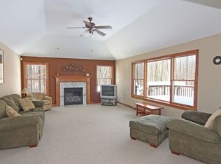 15070 Bates Creek Dr, Chardon, OH 44024