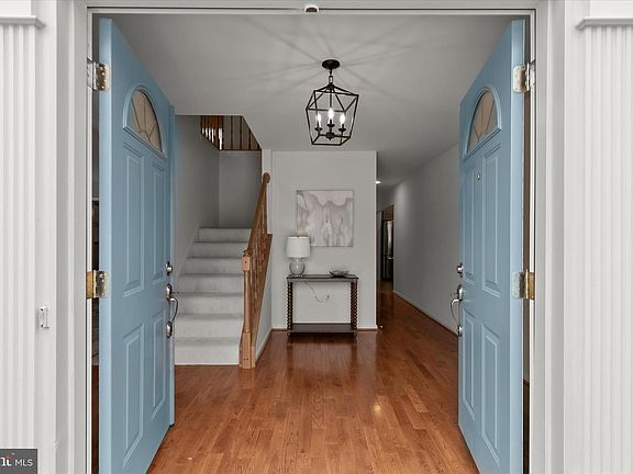 2nd image of 4 Hollyberry Ct