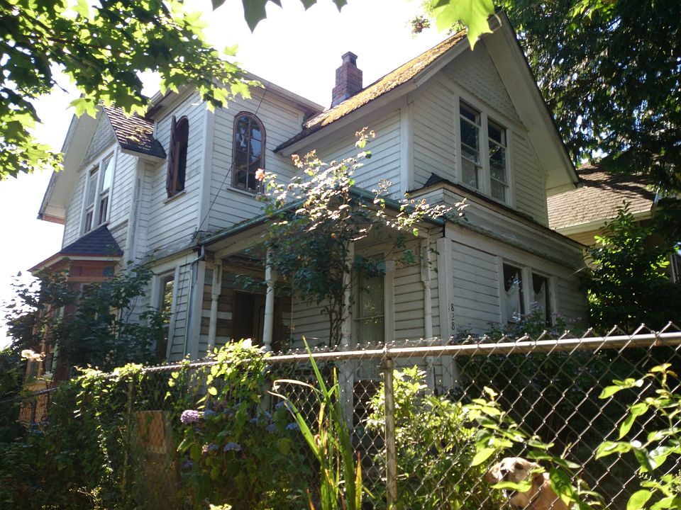 2nd image of 828 21st Ave