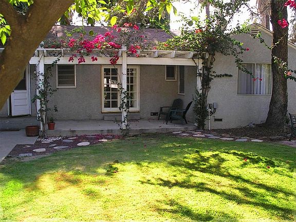 5th image of 300 N Hollenbeck Ave