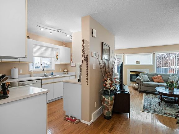 4th image of 501 Youville Dr NW #78