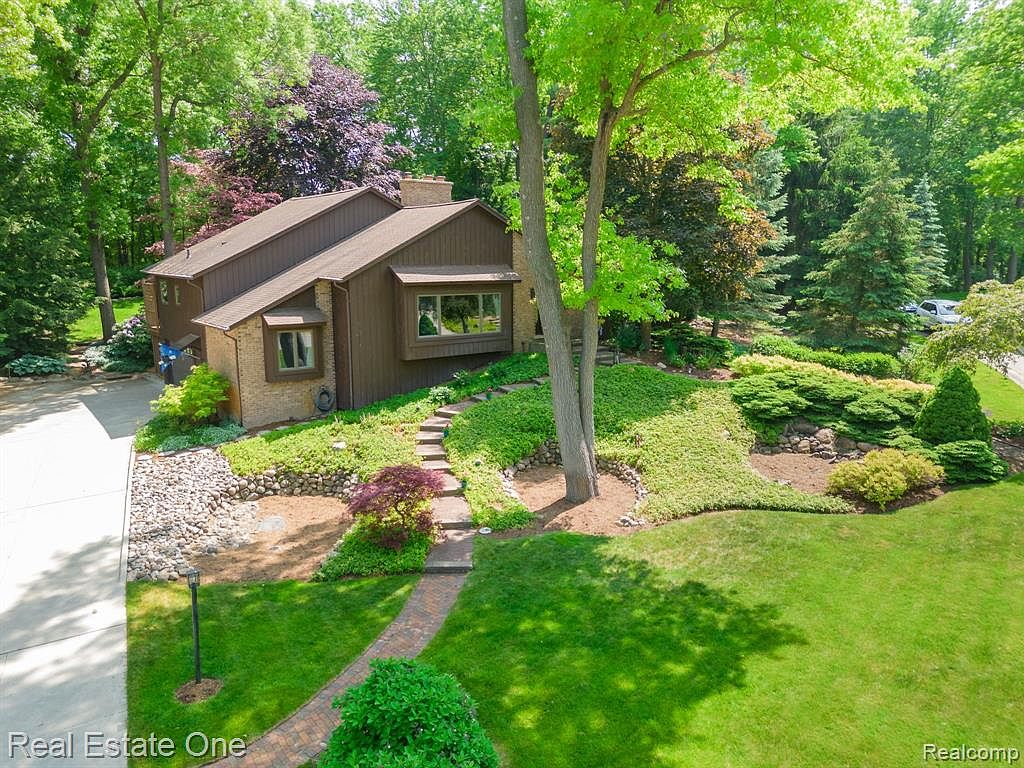 5755 Becker Dr, Rochester, MI 48306 Zillow
