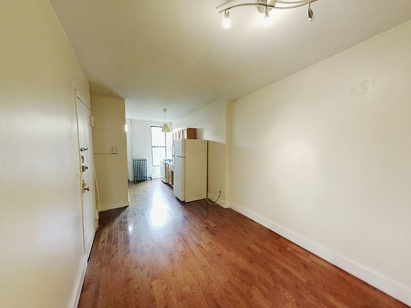 3rd image of 157 Jefferson Ave #Oner