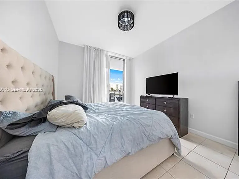 7928 East Dr #305 — Photo 12