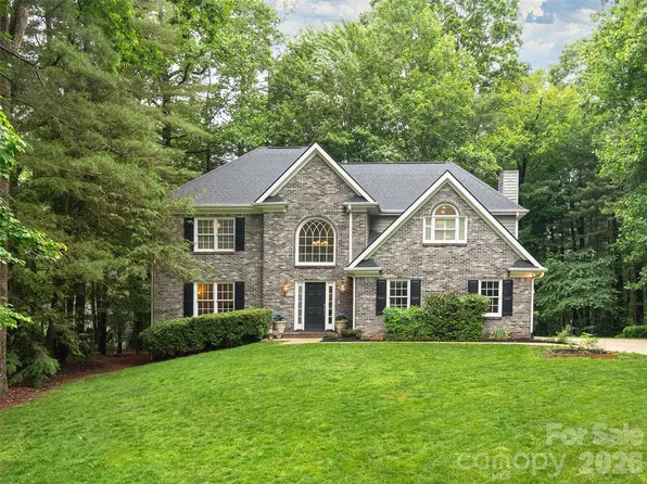 1208 Saint Charles Ct, Asheville, NC 28803