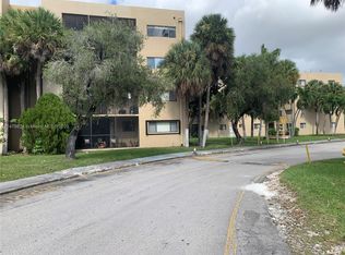 8635 NW 8th St APT 122, Miami, FL 33126