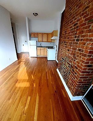 2nd image of 220 Prospect Park W APT 2R