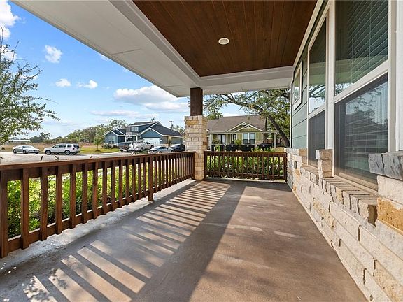 4th image of 212 Charli Cir