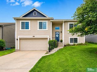 19418 R St, Omaha, NE 68135