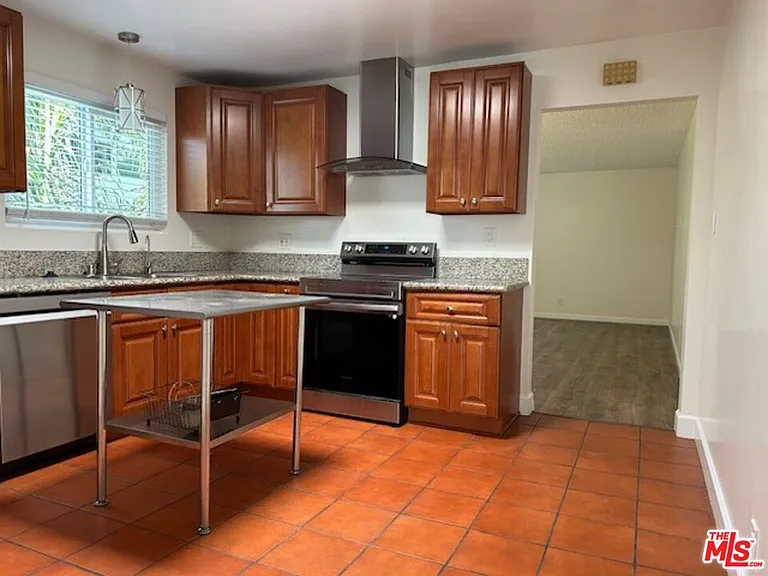 36 Brooks Ave #D — Photo 19