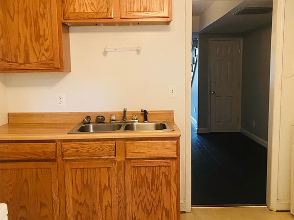 5th image of 236 Charles St