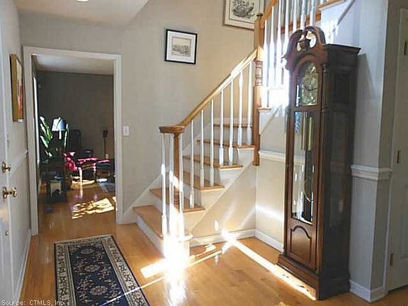 4th image of 458 Bartlett Dr