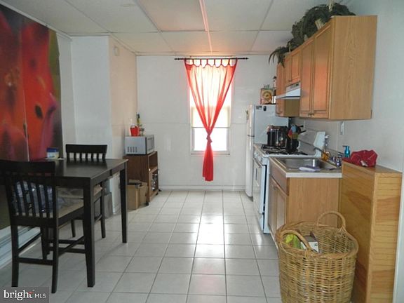 4th image of 2309 S 15th St Floor 2