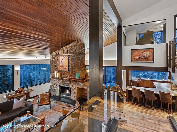 4th image of 1592 Faraway Rd