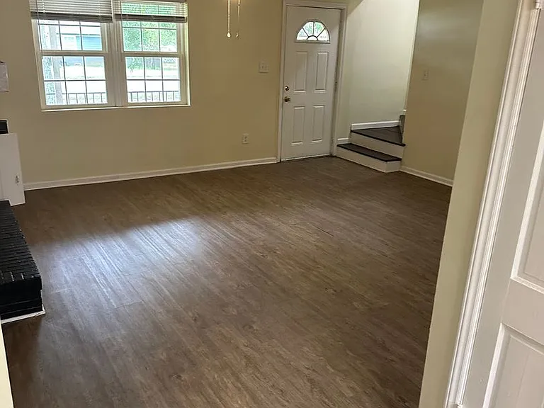 523 Hilltop Dr — Photo 8