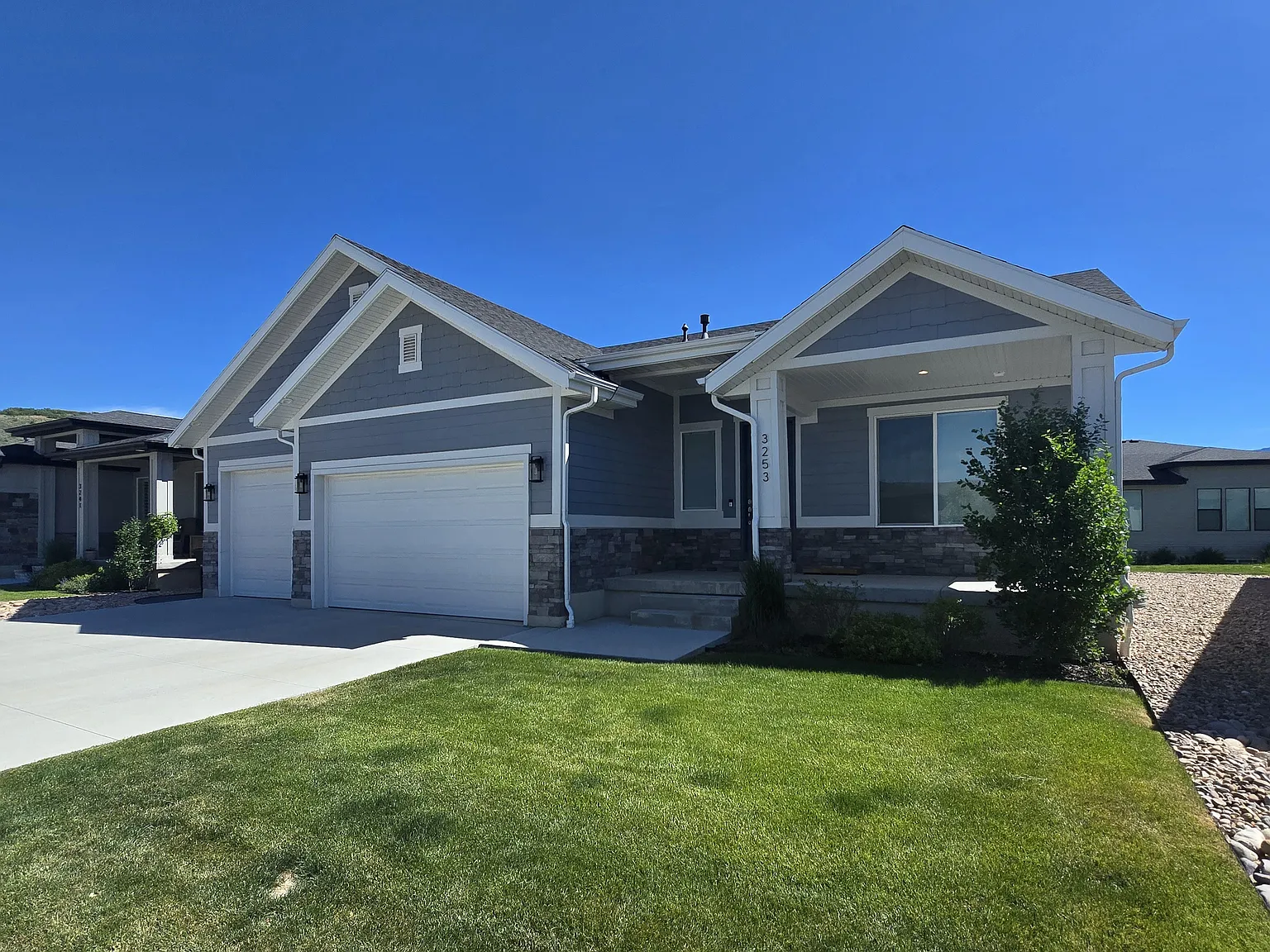 4 Bedroom Mtn Green Rambler! — Photo 2