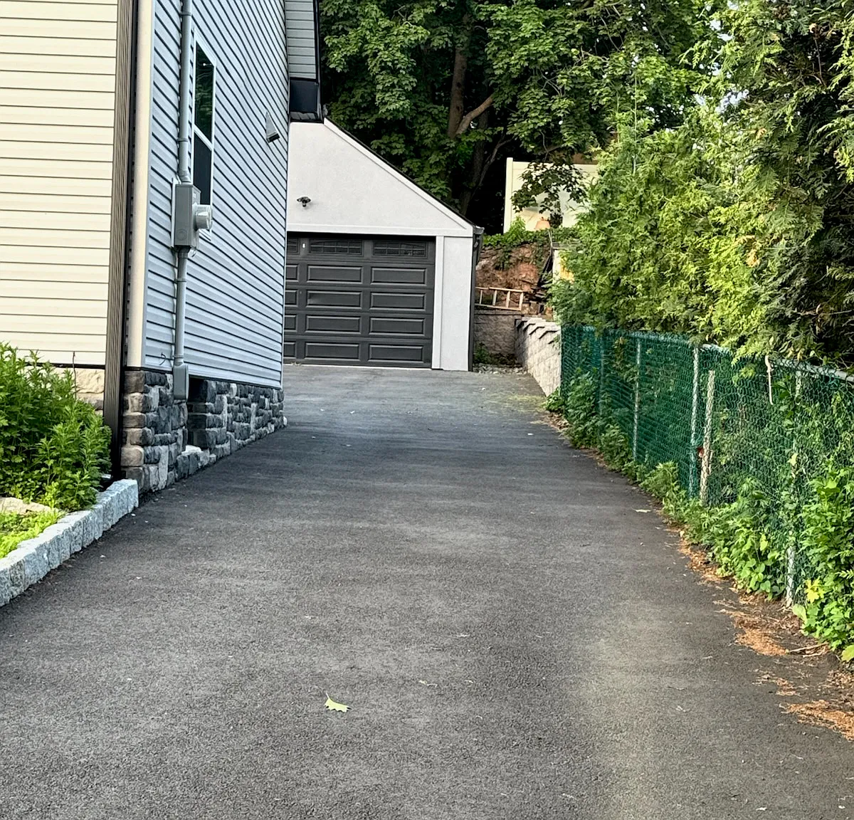 Mola Blvd, Elmwood Park — Photo 2