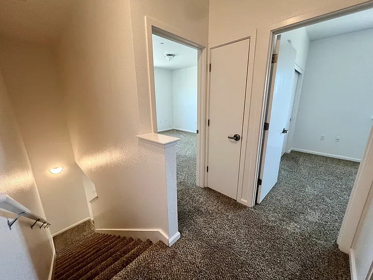 Esposti Park Apartments — Photo 24