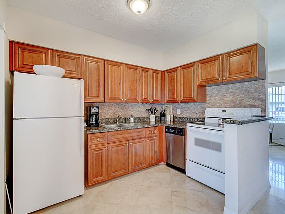 3rd image of 2811 Crown Ct #156